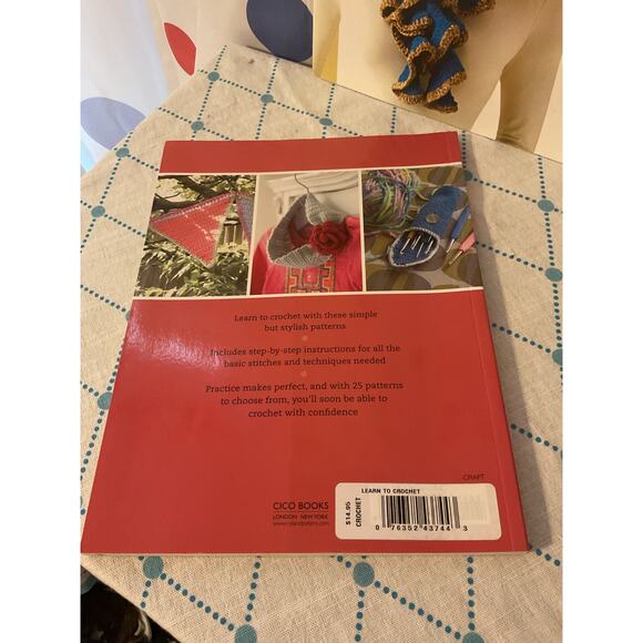NWT Bundle of 2 Crochet Books Guides To Crocheting - Picture 3 of 6